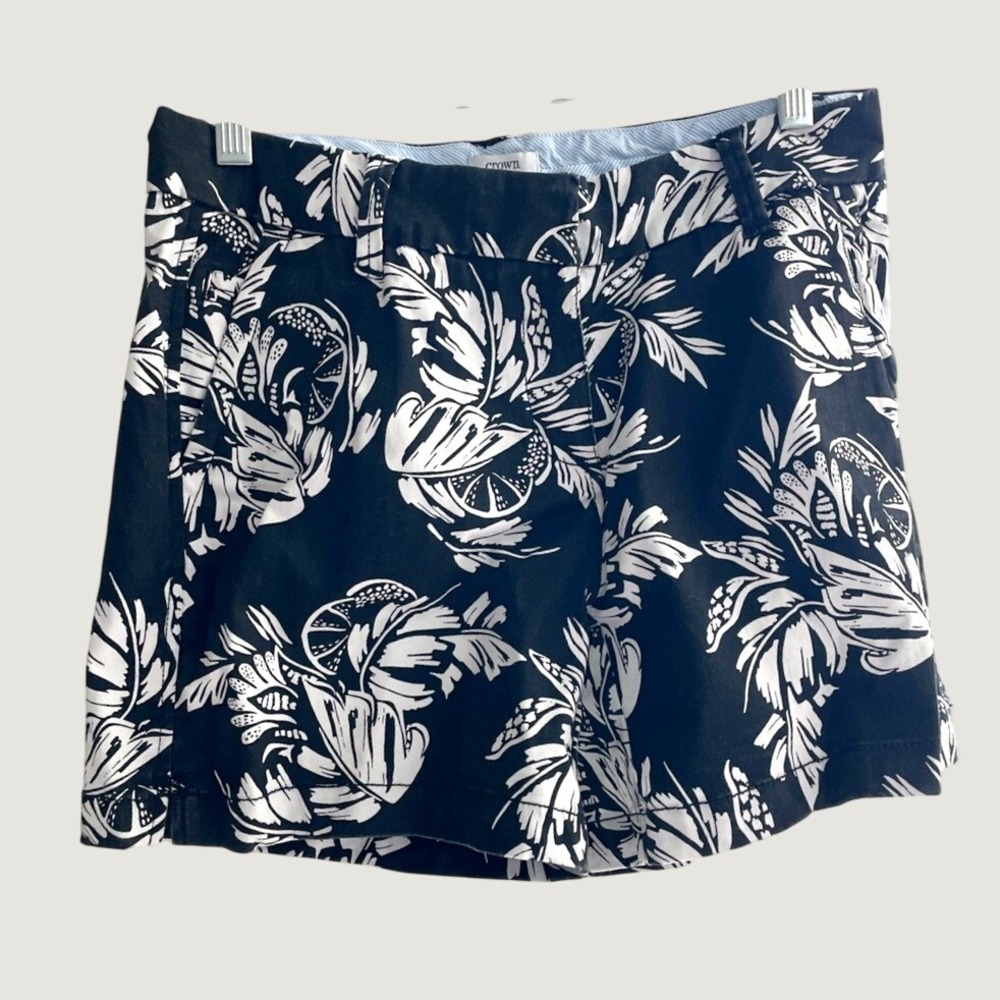 Crown & Ivy Caroline Shorts Black White Tropical Floral Print Womens 4
